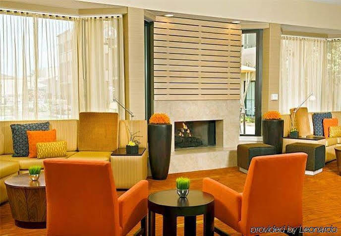 Courtyard By Marriott Гринсборо Экстерьер фото