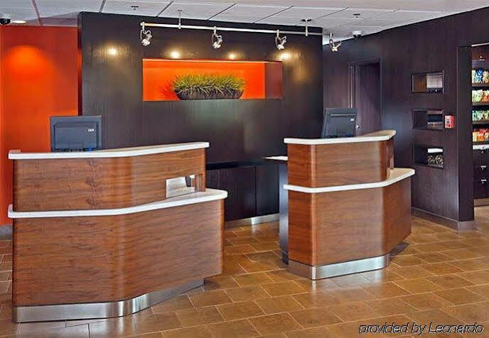 Courtyard By Marriott Гринсборо Экстерьер фото